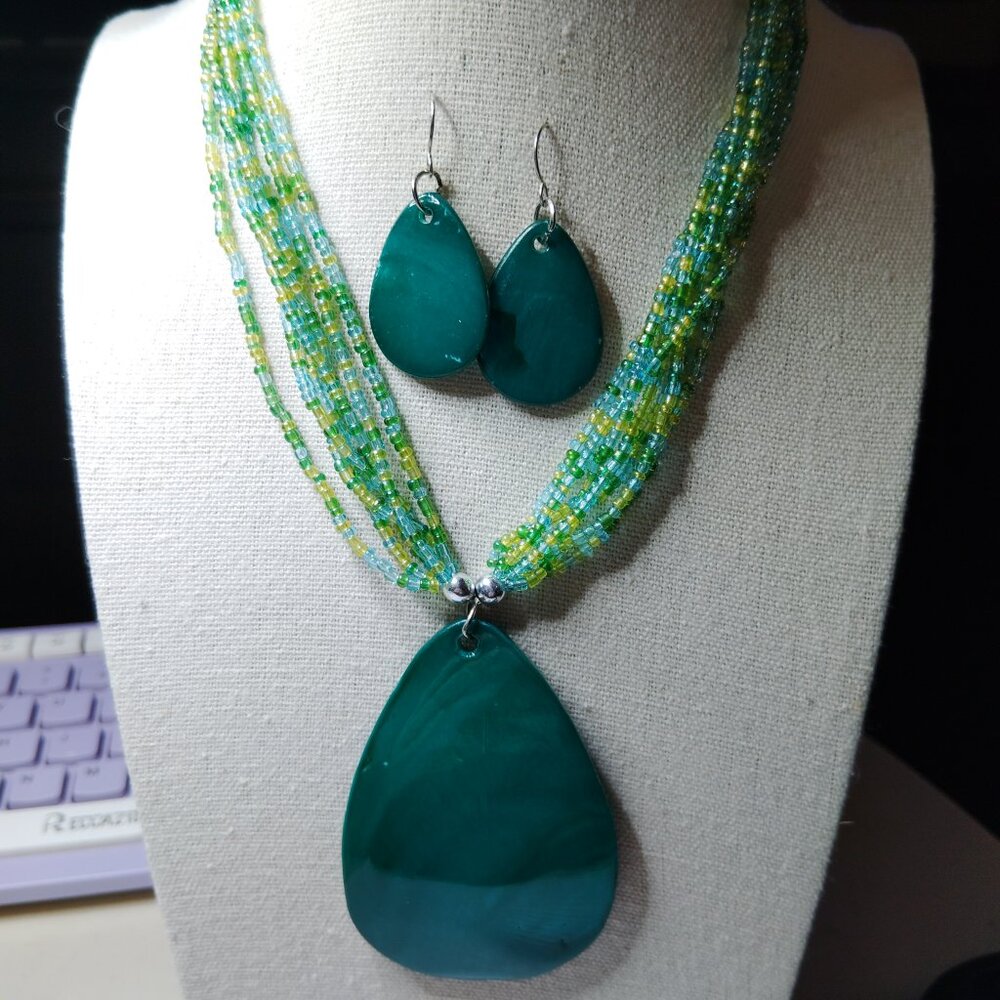 Multi-Strand Seed Bead Necklace & Earrings Set Dyed Shell Pendant 14”+